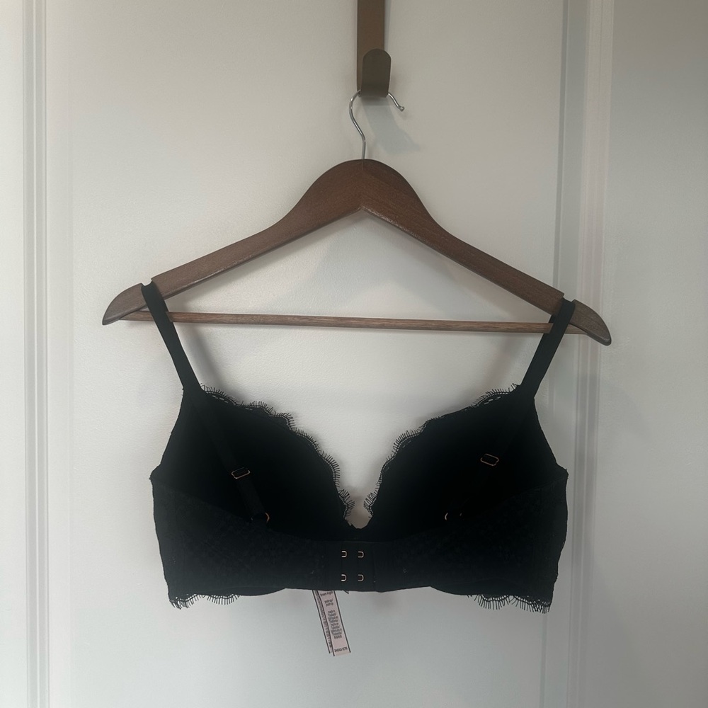 Elegant Victoria's Secret Black Lace Push Up Bra 34DD